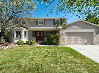 6844 Woodmere Dr, Canton, MI