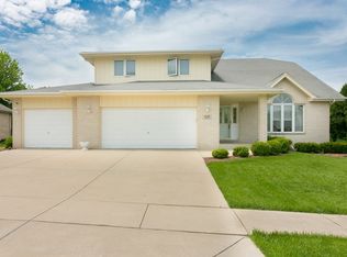 136 Erin Ct, Lemont, IL 60439