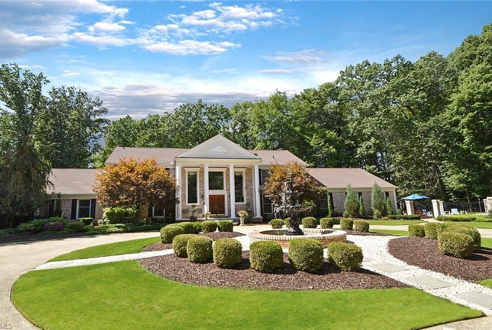 1st image of 1306 Meadowood Ln