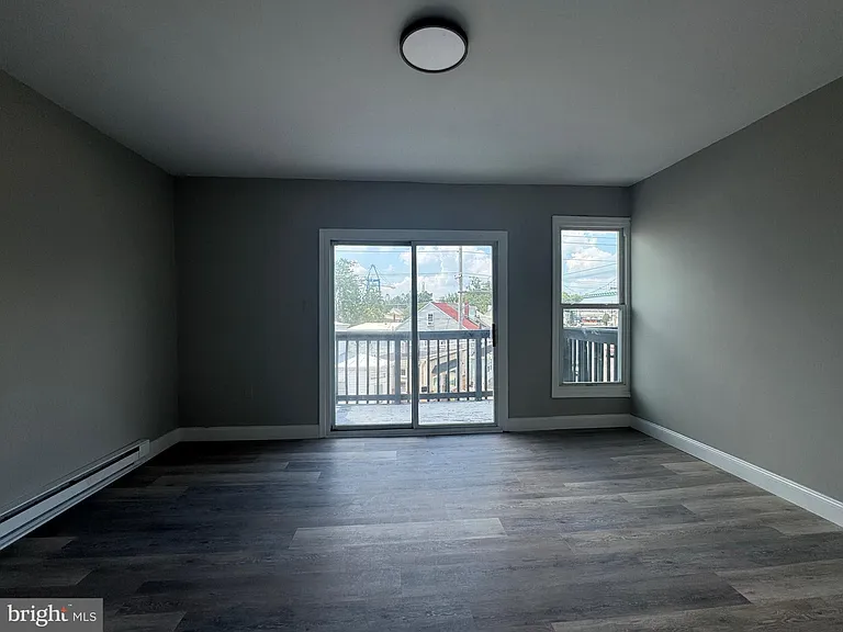 242 N Broadway #C — Photo 9