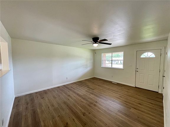 3rd image of 810 Gwenn St