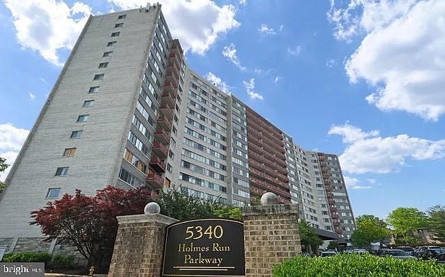 1st image of 5340 Holmes Run Pkwy Unit 212