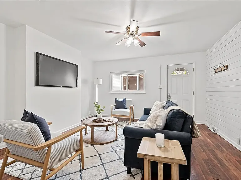 4607 Corday Way — Photo 4