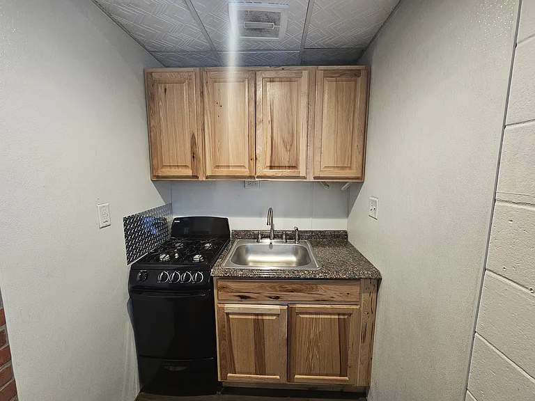 Sunshine Apartments — Photo 15