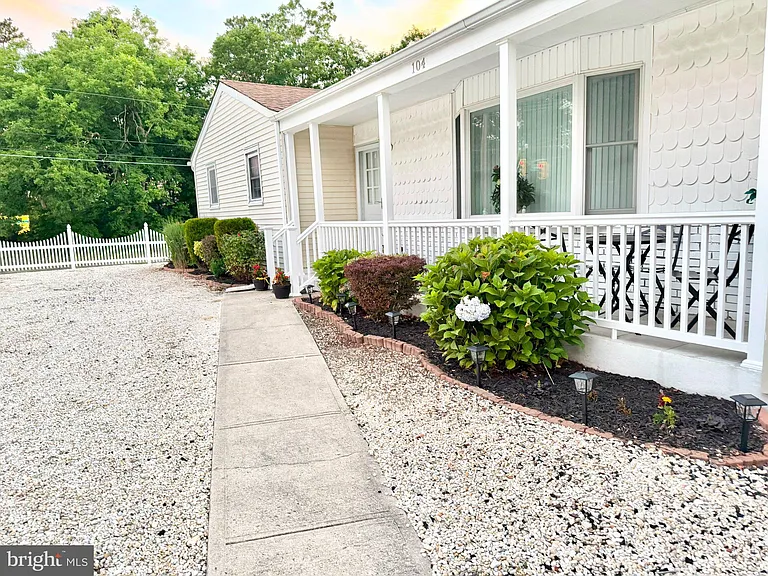 104 Nautilus Dr — Photo 3