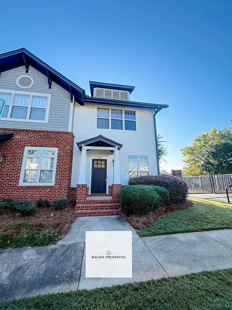 Downtown Townhouse Available Now! — Photo 1