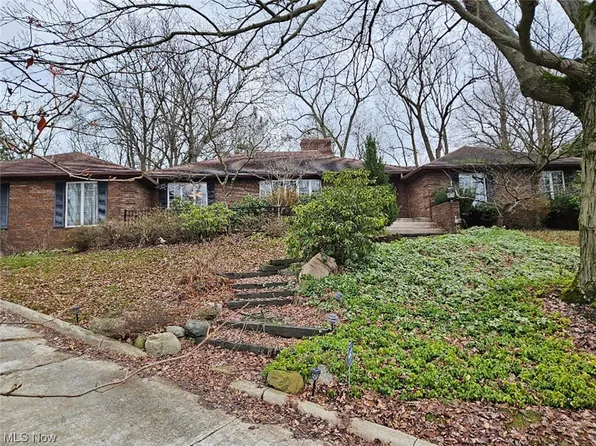 3687 Country Club Dr, Stow, OH 44224