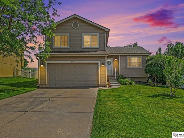 2509 Arlington St, Bellevue, NE 68123