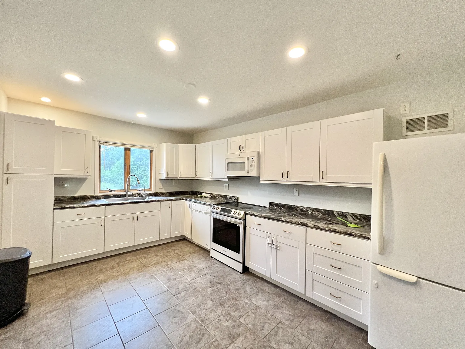 725 Pflaum Road - 1 — Photo 3