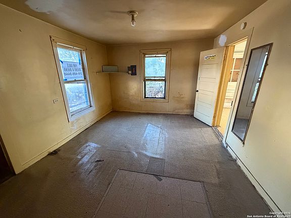 3rd image of 606 Cottonwood