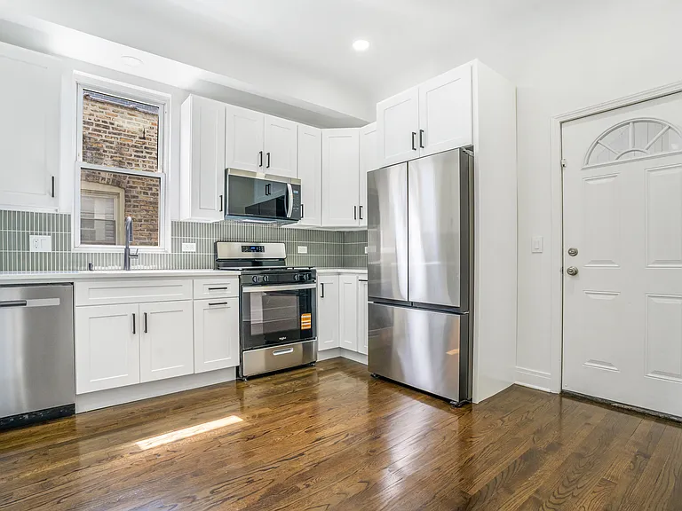 2826 N Rockwell St #1 — Photo 9