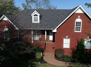 427 Clearview Rd, Cottontown, TN 37048