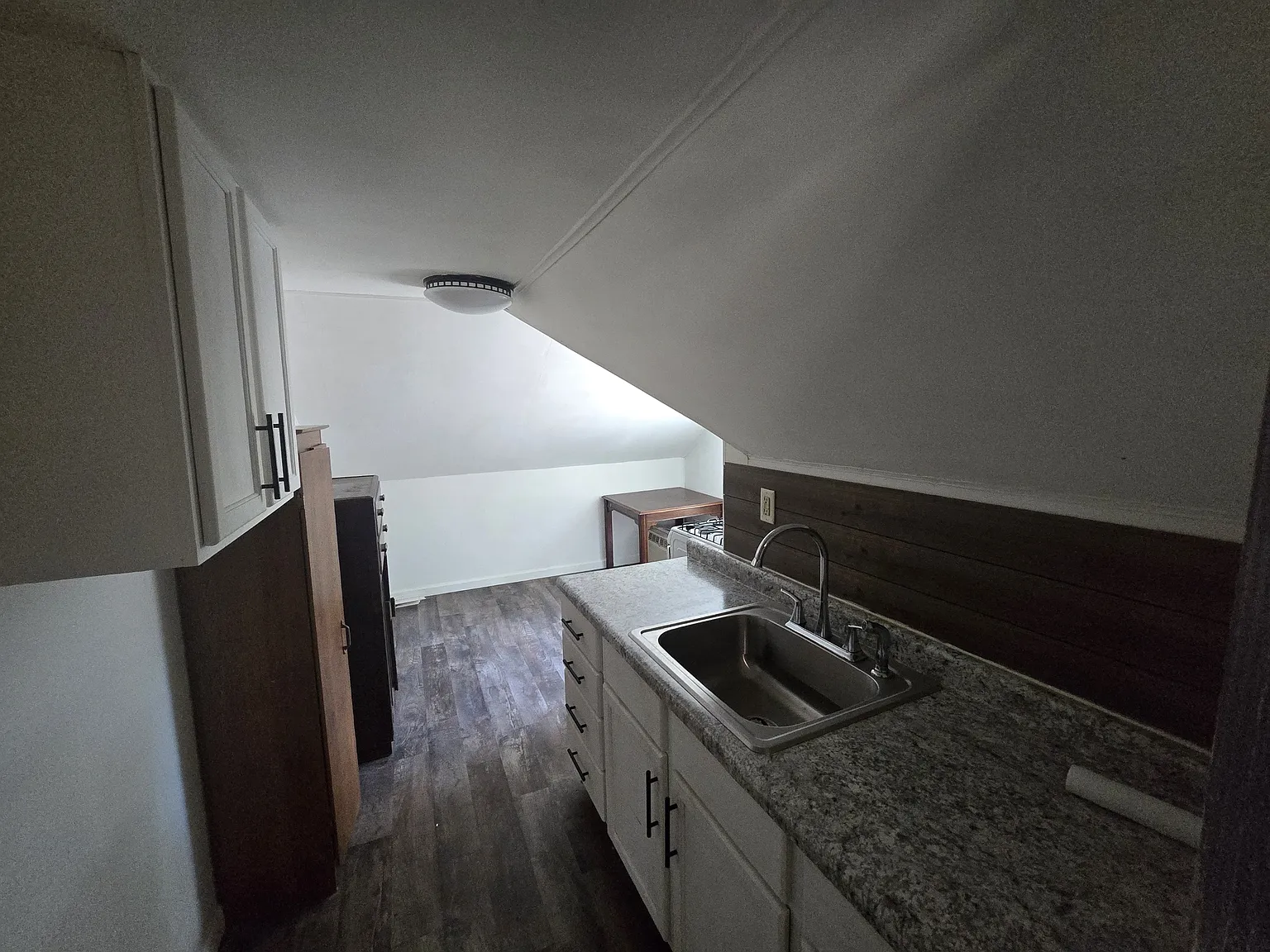 521 1/2 South Menlo Avenue - 1 — Photo 3