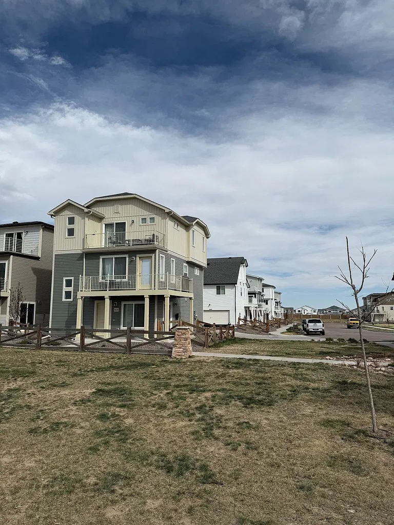 3 bed, 2.5 bath, 1657 sqft, $2,650 — Photo 3