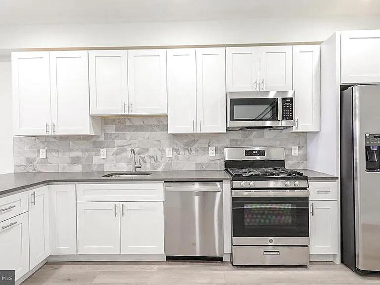 5217 Irving St #2 — Photo 5