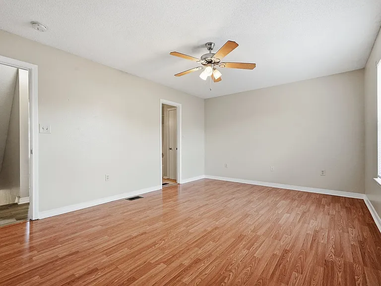 1807 Whispering Oaks Ln — Photo 20