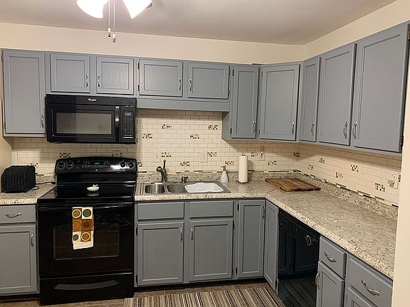 5th image of 196 Balsam Ct