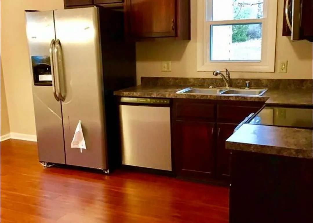 3 bed, 960 sqft, $1,500 — Photo 4