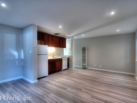 3rd image of 319 Poplar Ave APT 01