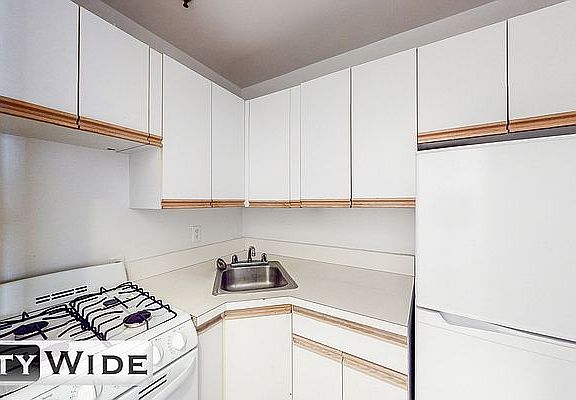 3rd image of 324 E 83rd St APT 18