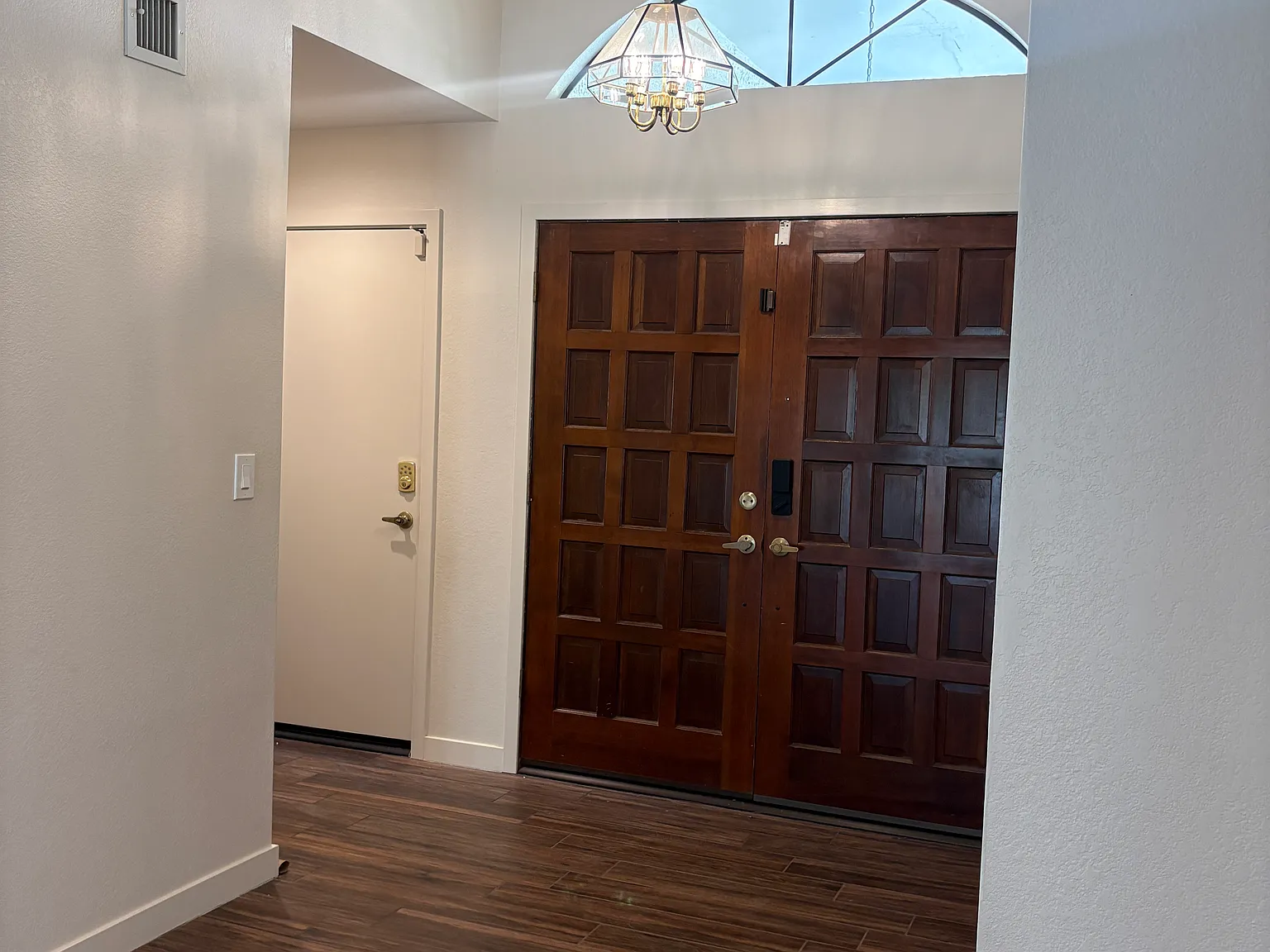 3 bed, 2247 sqft, $2,450 — Photo 4