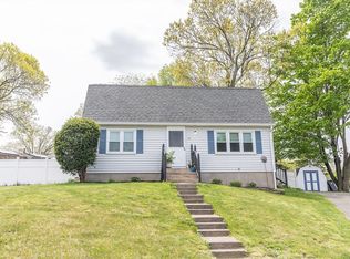 25 Lively Ln, Springfield, MA 01109