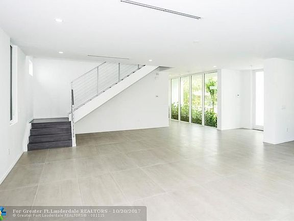 3rd image of 1101 SE 9th St
