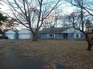 208 Westminster Dr, Waukesha, WI 53186