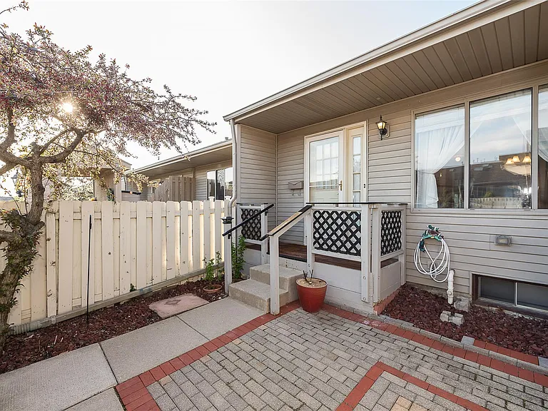 61960 Arlington Cir #3 — Photo 4