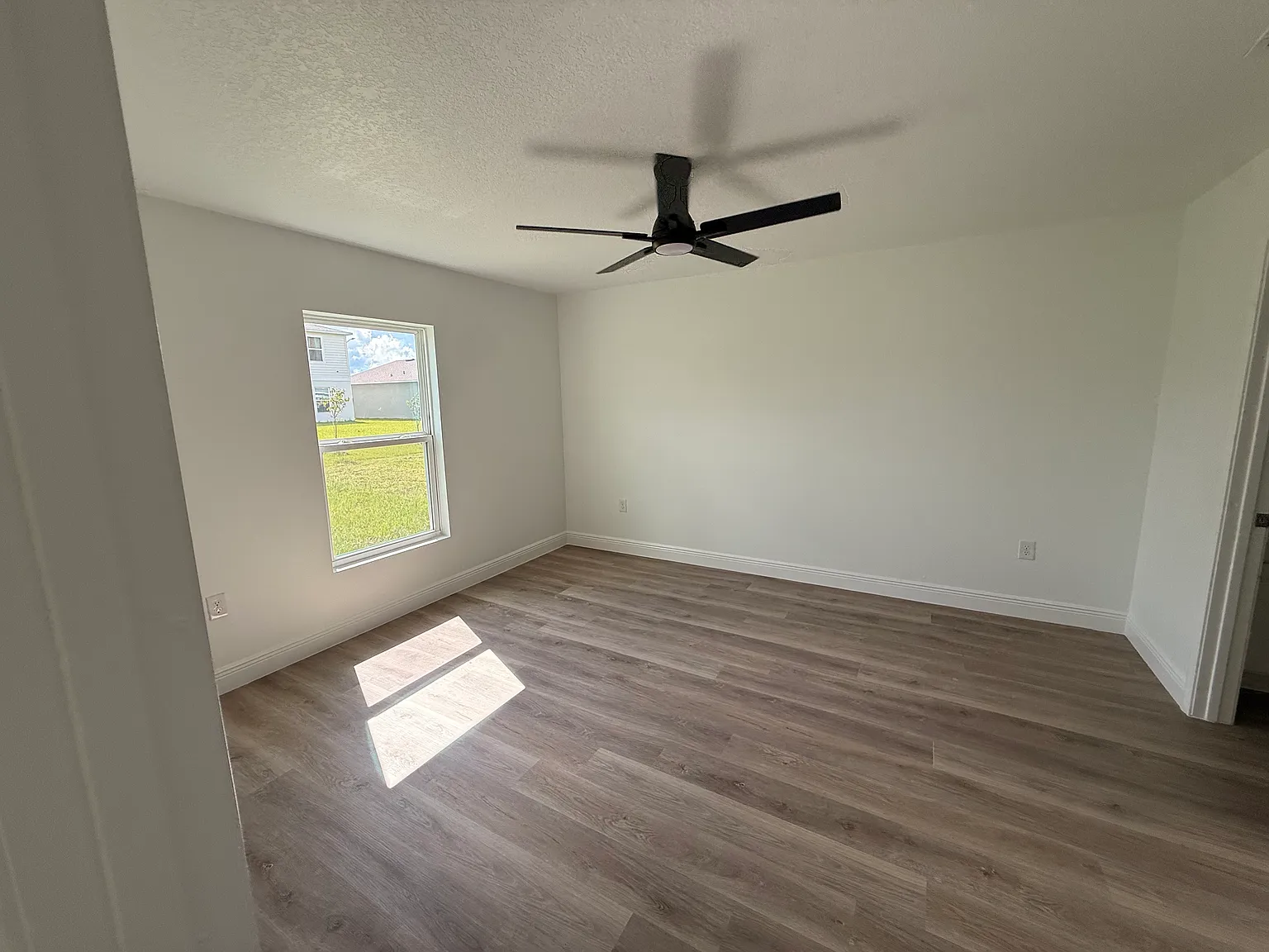 4 bed, 1811 sqft, $1,925 — Photo 4
