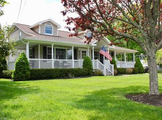 12 Estate Rd, Center Moriches, NY 11934