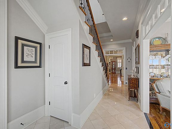 4th image of 8 King Georges Way SW