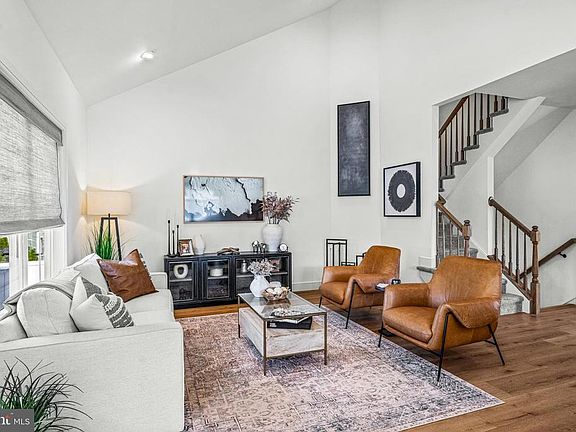 4th image of 641-641A Fordville Rd