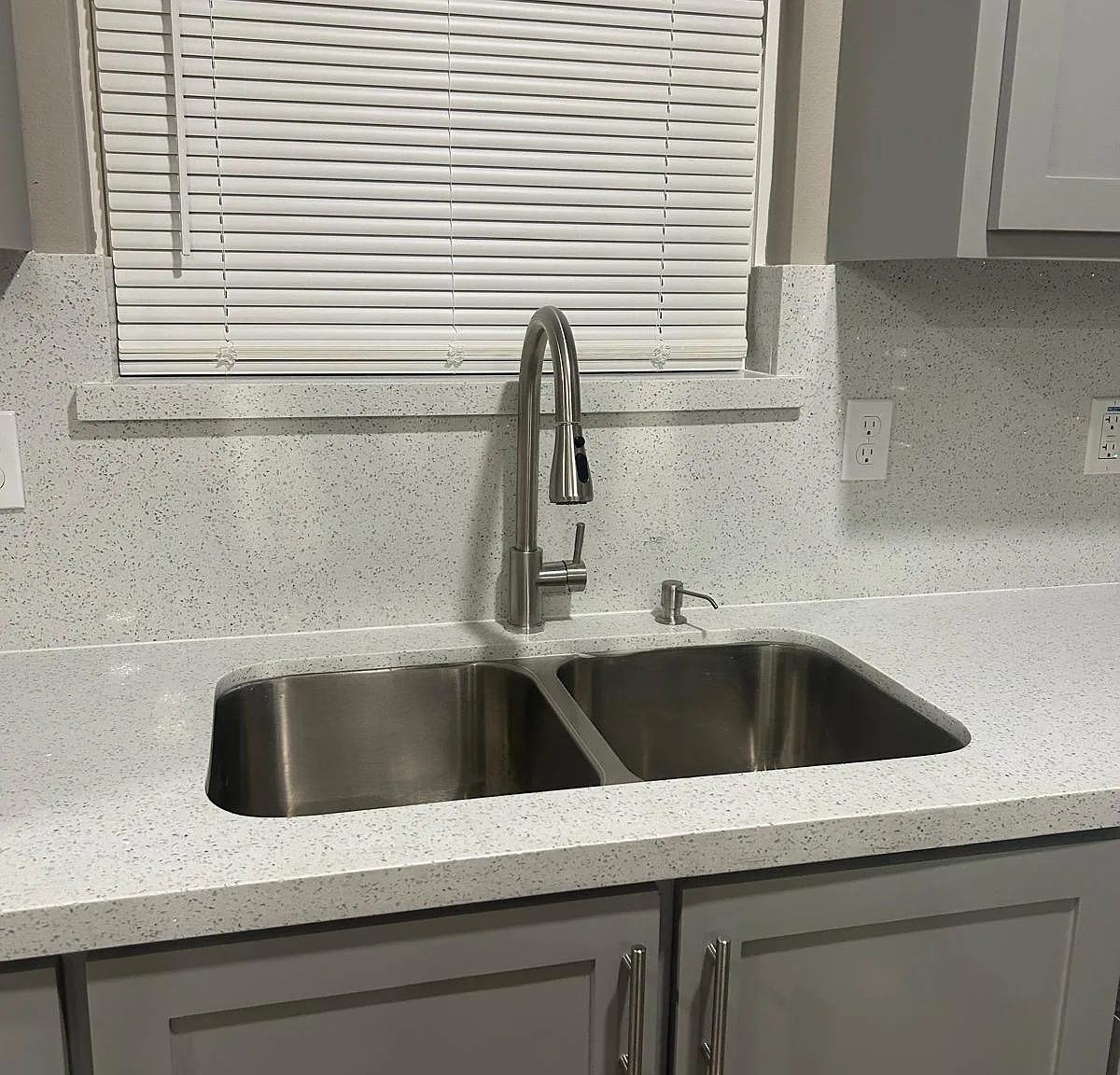 10 bed, 4310 sqft, $1,000 — Photo 4