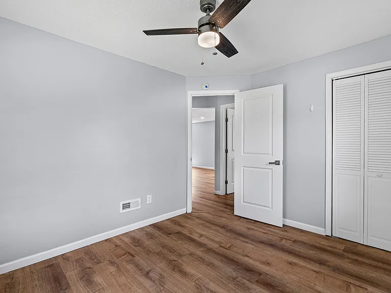 938 Locust Ave — Photo 17