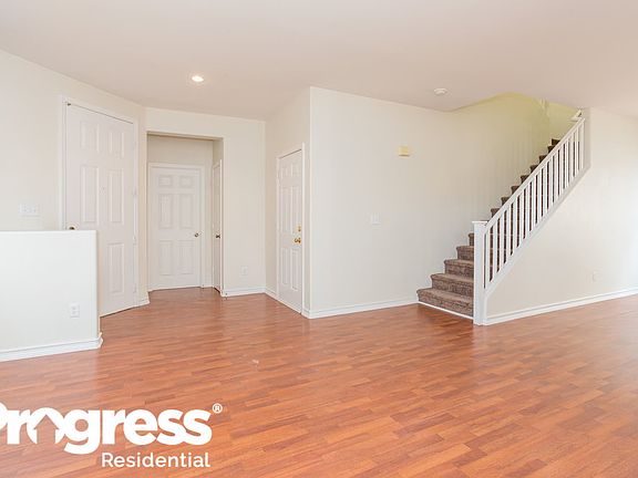 4th image of 53 Dogwood Hills St