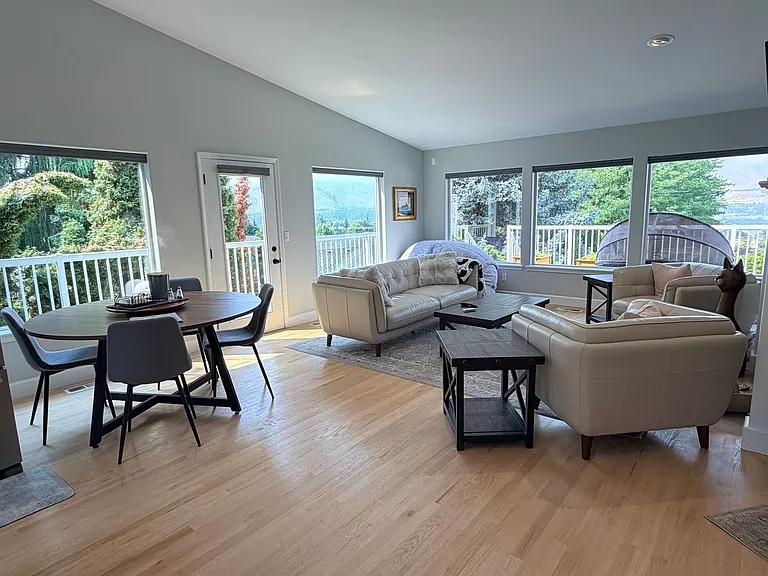 2637 Afton Pl NE — Photo 5