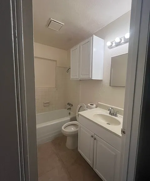 318 S 23rd St — Photo 5