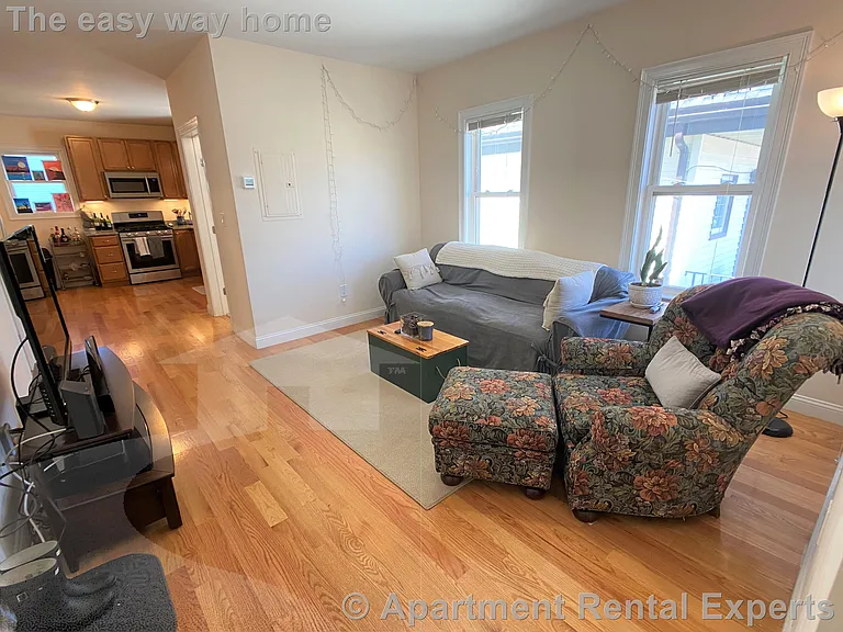 527 Main St #2 — Photo 6