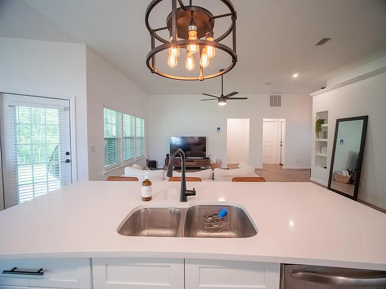 315 SE Lindale Gln — Photo 27