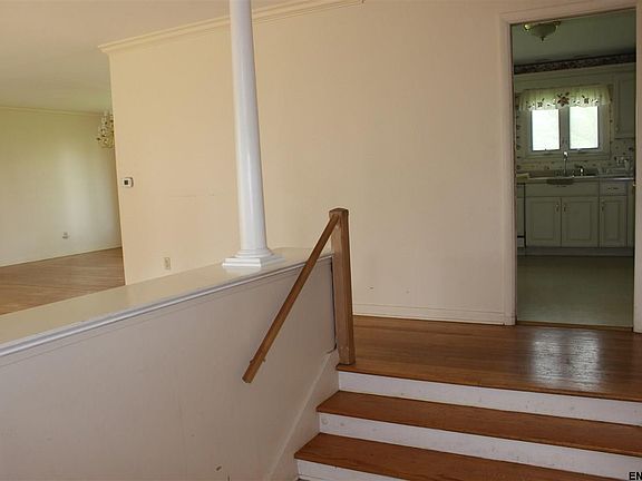 3rd image of 95 Buckingham Dr