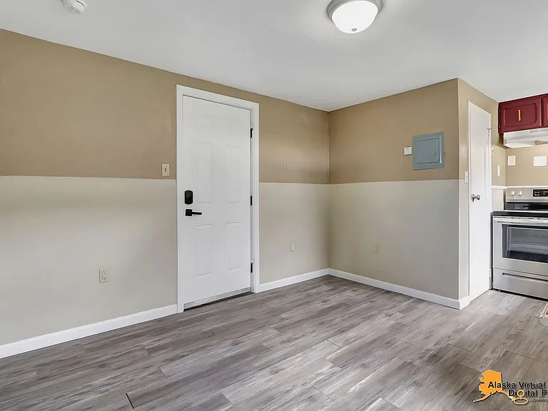1335 Hyder St — Photo 9