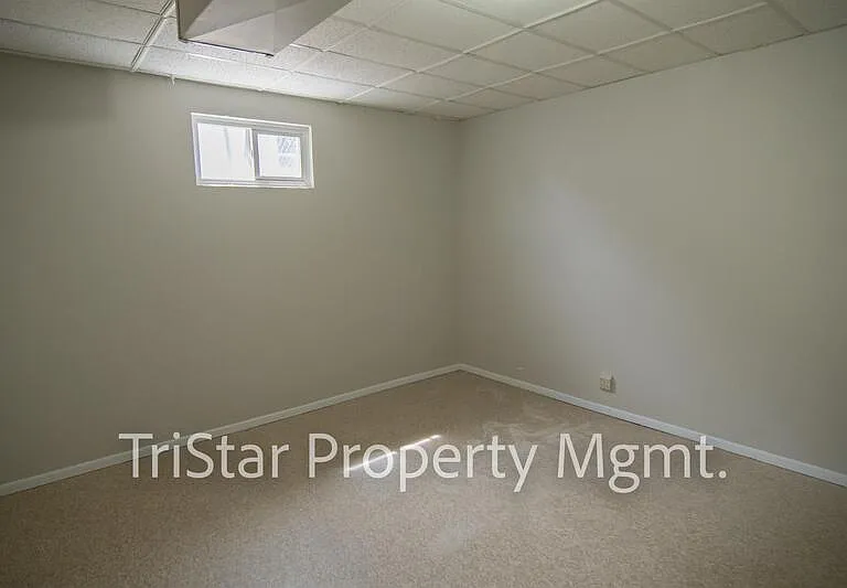 3413 Greenwood Cir — Photo 9