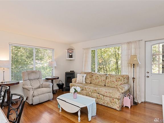 5th image of 101 NE Circle Dr