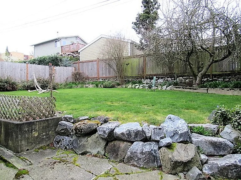 4725 35th Ave SW — Photo 16
