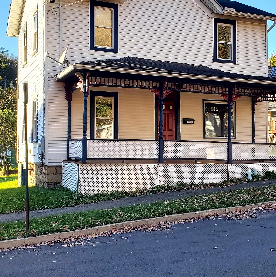 3 bed, 1.5 bath, 1750 sqft, $1,300 — Photo 1