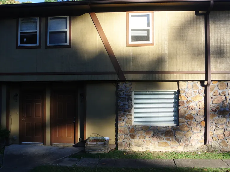 1801 Labette Manor Dr #7 — Photo 2