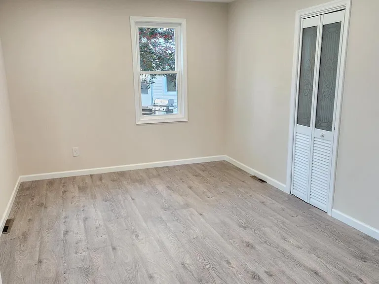 20 Oak Ave — Photo 9