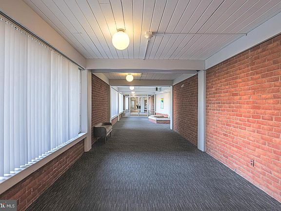 3rd image of 3601 Clarks Ln Unit 424