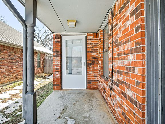 4th image of 8910 Oak Valley Dr